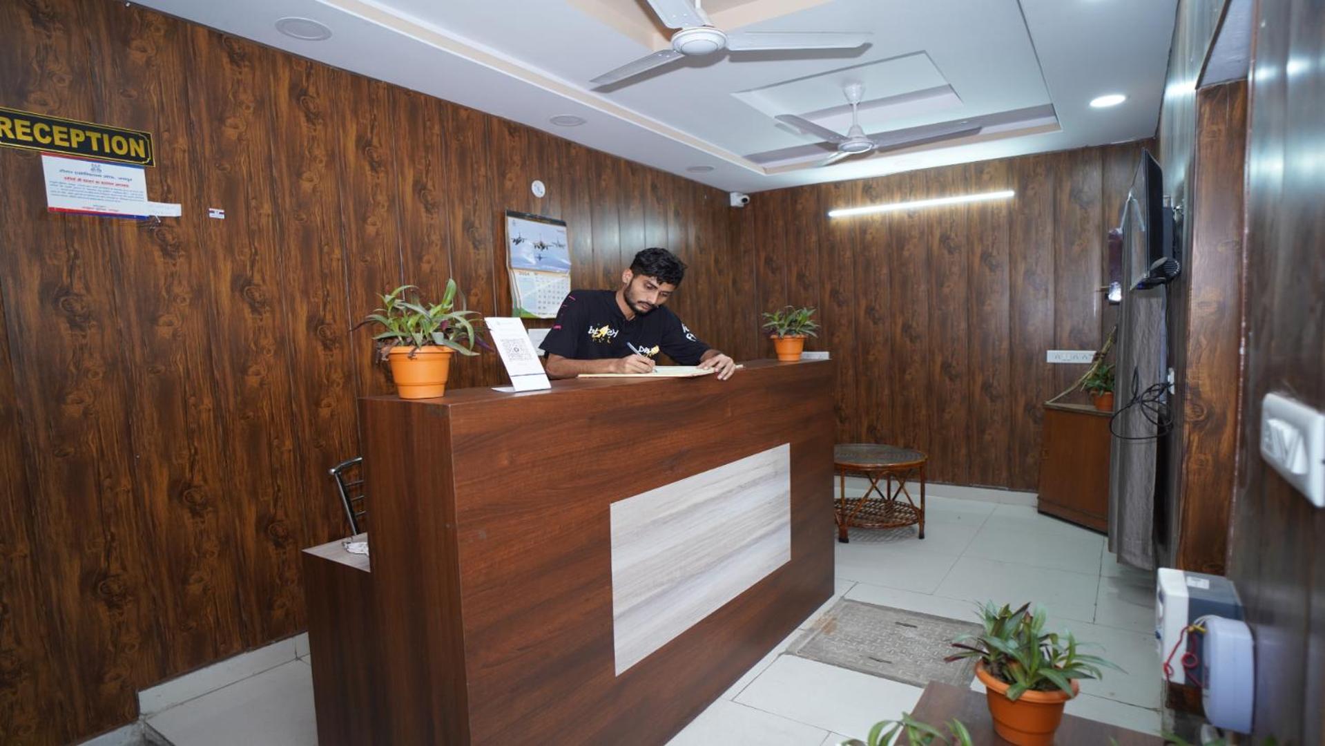 Hotel Apoorv - Near Jaipur Railway Station Exterior photo